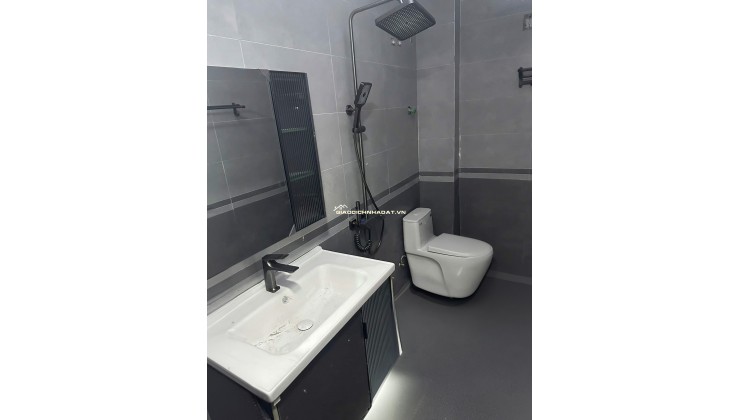 Tôi cho thuê nhà hai mặt tiền,mới, Lạc Long Quân, 99m2x 5T vỉa hè 30 Tr